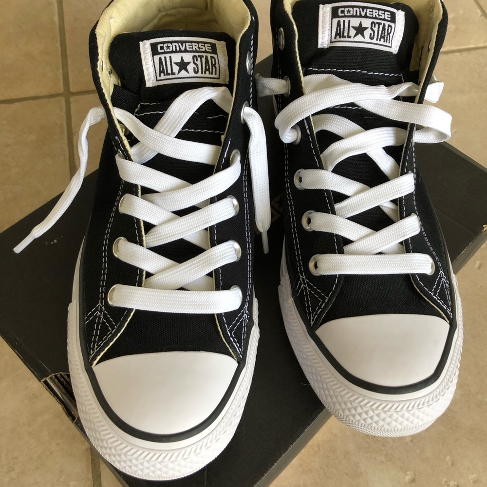 Converse Women’s Mid Rise Chuck Taylor, Size 9.5